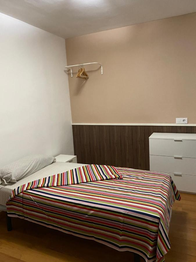Hostal Urpi-Oklahoma Reus Zewnętrze zdjęcie